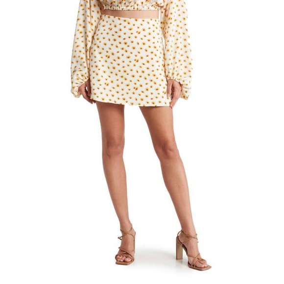 WeWoreWhat NWT Mini Slip Skirt Ditsy Daisies Ivory Multi Women's High Rise M - Picture 1 of 5